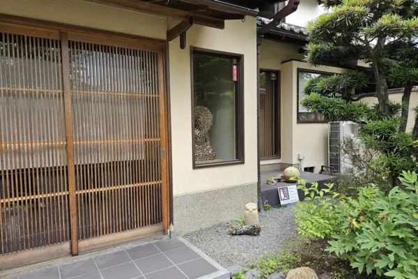 Entrance of Yakimono Gallery