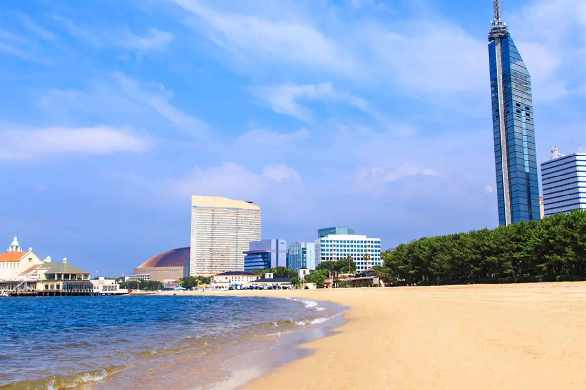 Momochi Seaside Park